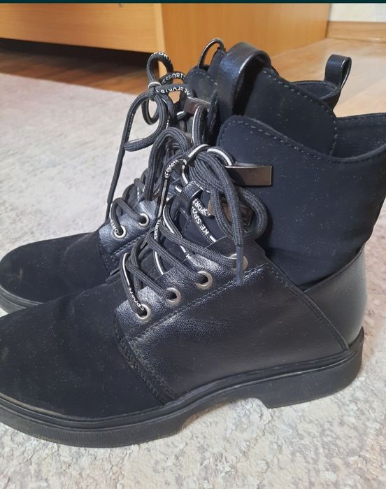 Продам ботинки подростковые