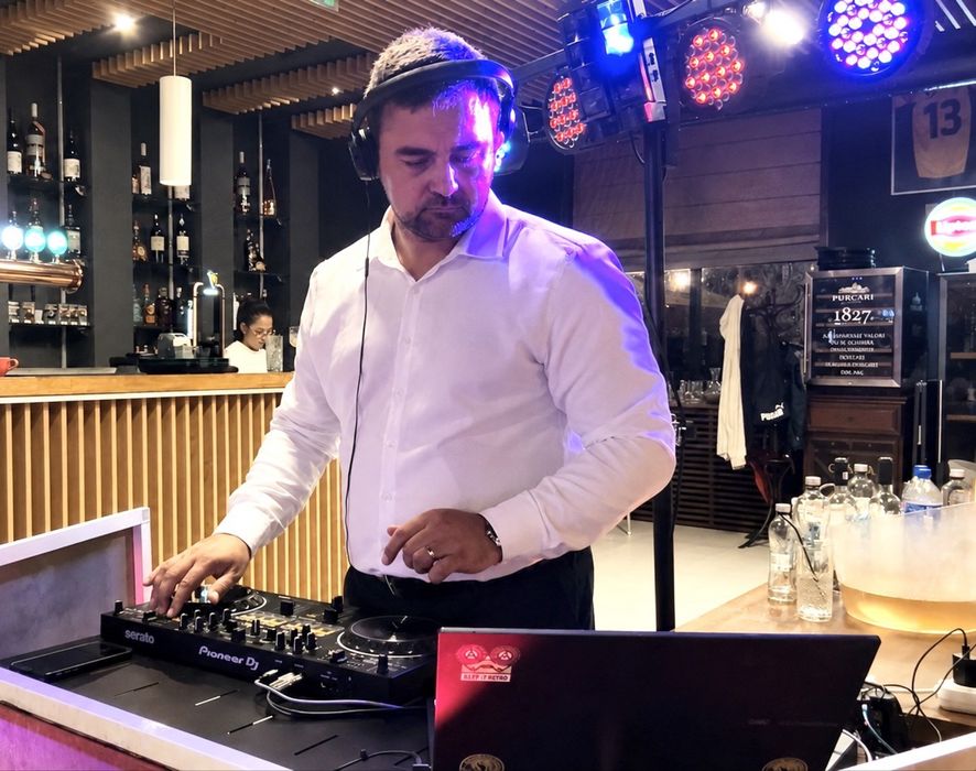 Dj evenimente/ Cafenea/ Piscina/ Majorat/ Banchet/ Ambiental & Foto