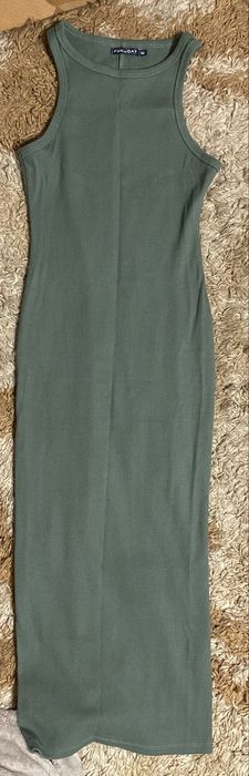 Платье с разрезом