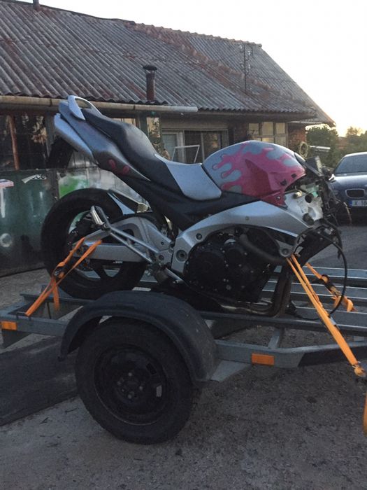 Suzuki GSR на части