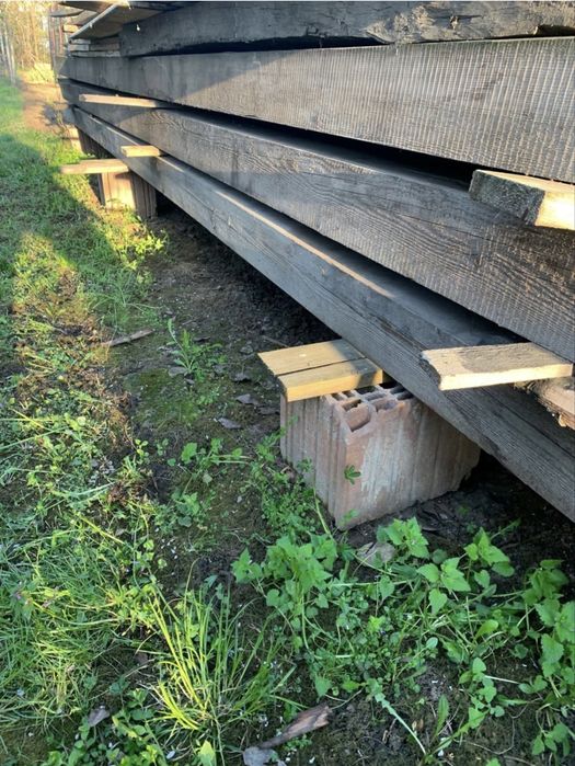 Vând 3 grinzi de lemn de esență tare