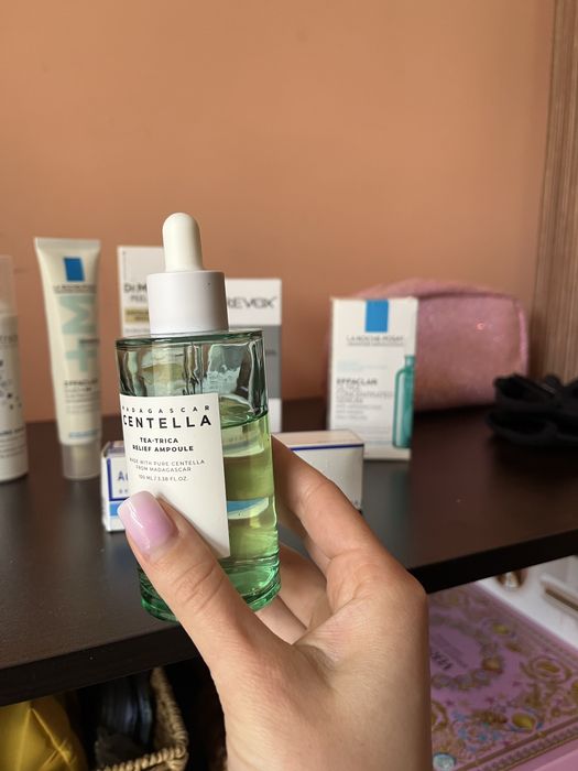 Козметика centella, adapalene, la roche possay, vitamin C