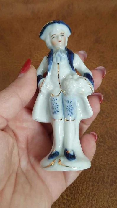 Средни и малки порцеланови фигурки от Нидерландия, Египет, Хърватска