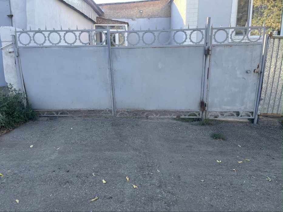 Ворота с калиткой и стойки продаются