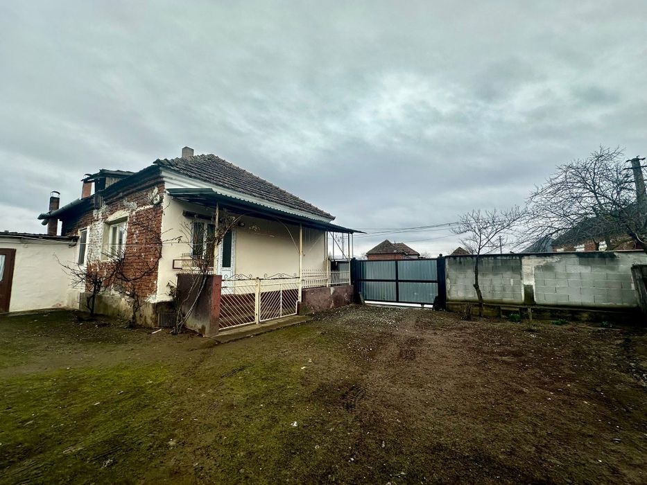 Casă de vânzare cu grădină