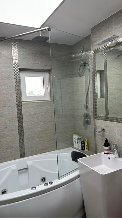 Proprietar Vand Apartament cu 3 camere zona centrala complet mobilat