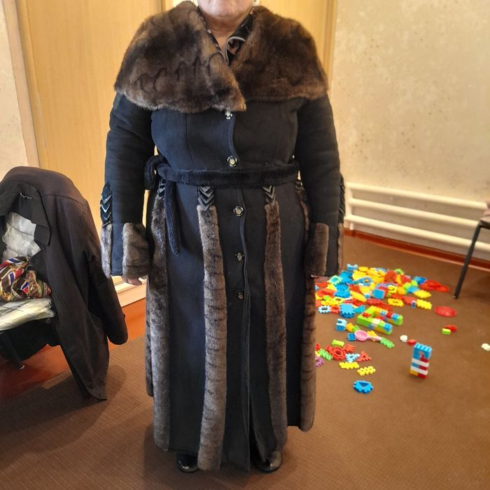 Пальто билан норка шапка сотилади