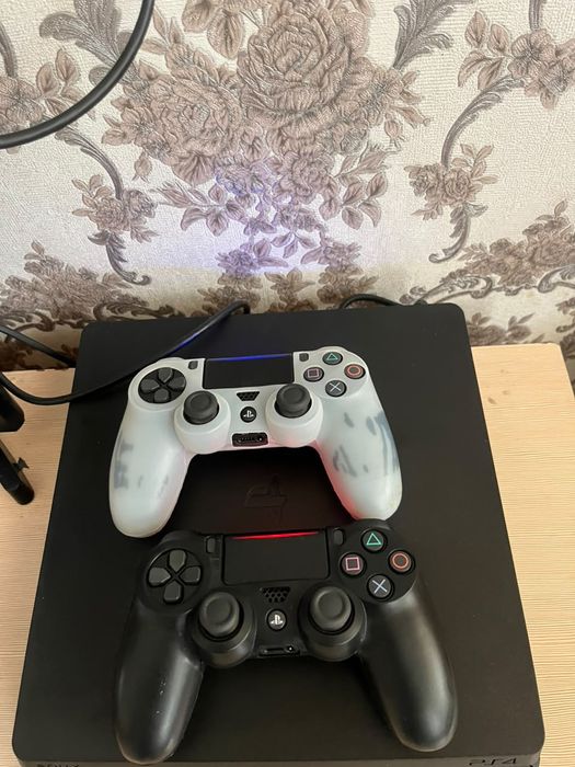 Playstation 4 slim