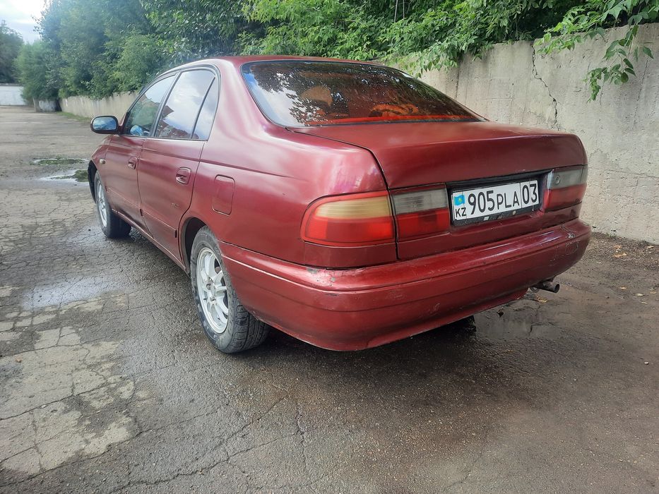 Продам тойота карина е