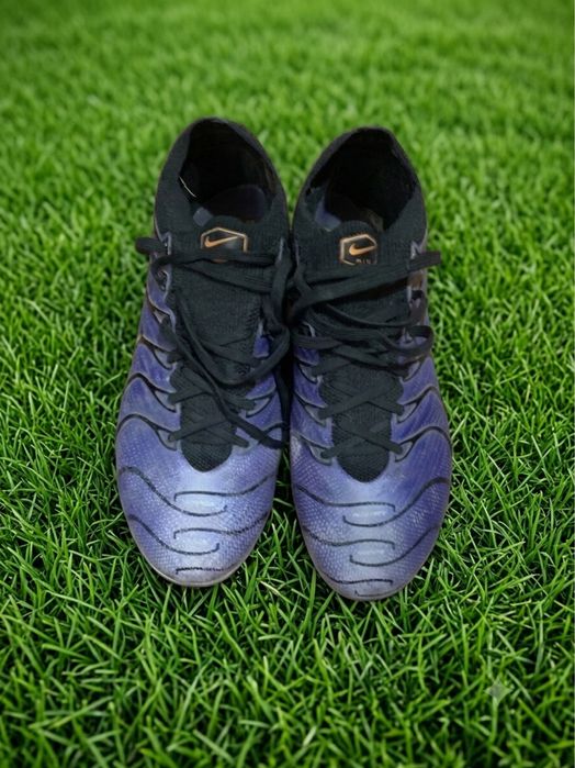 Продаются футбольные бутсы Nike Air (в стиле TN / Air Max)