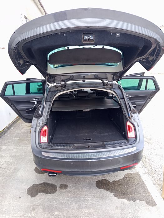 Продавам OPEL Insignia