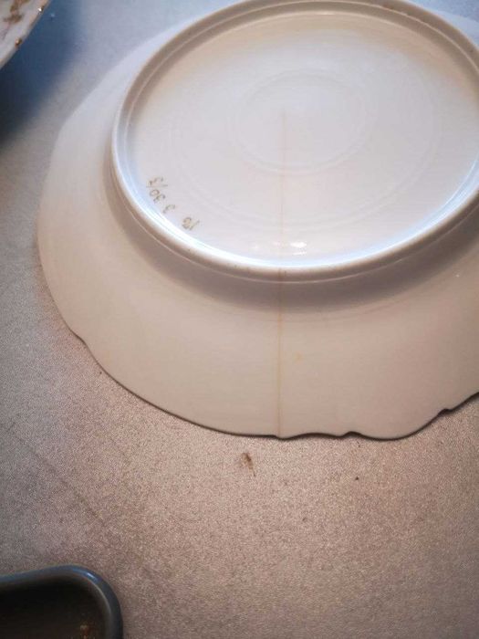 Антикварные тарелки.