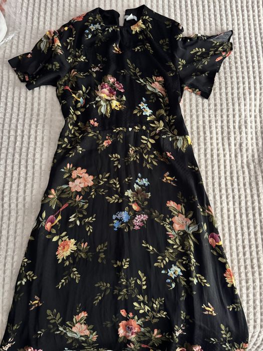 Рокли на цветя в черно
