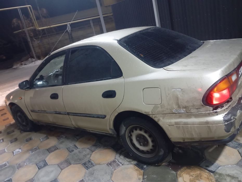 Mazda 323.