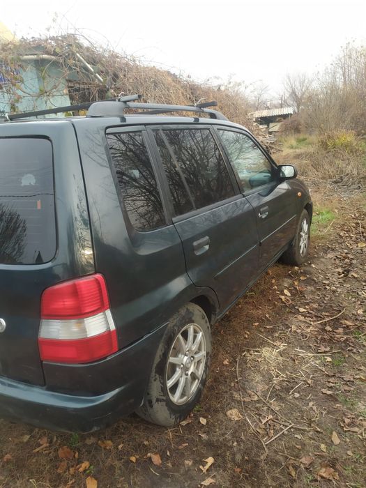 Продам машину Mazda Demio