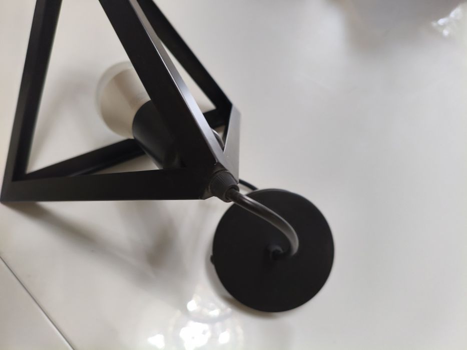 Люстра с лампы..