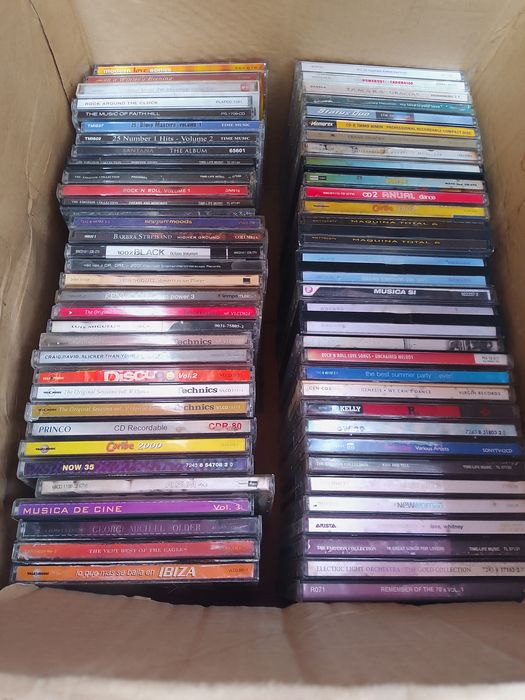 Lot cd uri originale majoritatea artiștilor