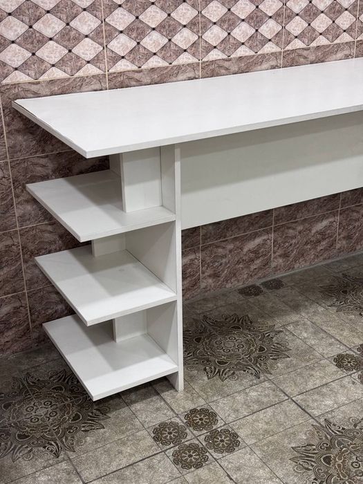 Стол письменный белый