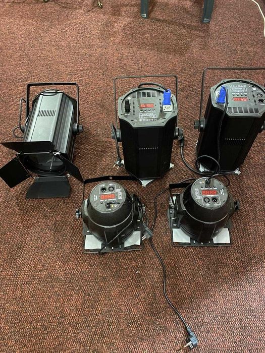 Vând Set 5 Proiectoare LED– Ideale pentru scena