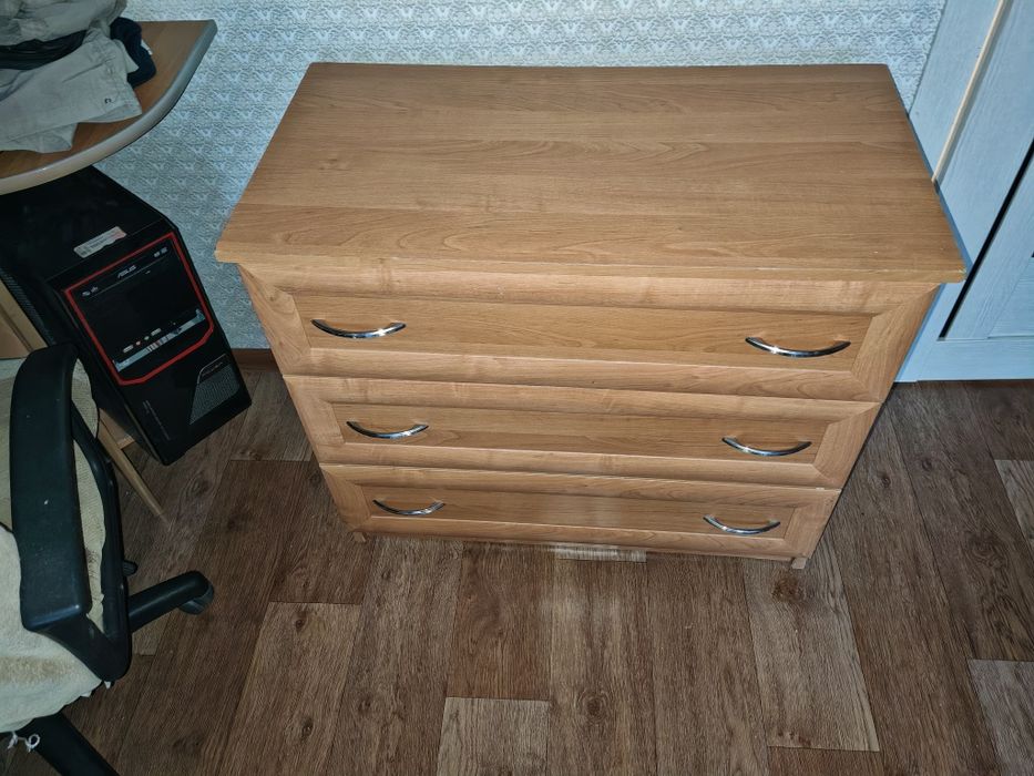 Продам комод для спальни