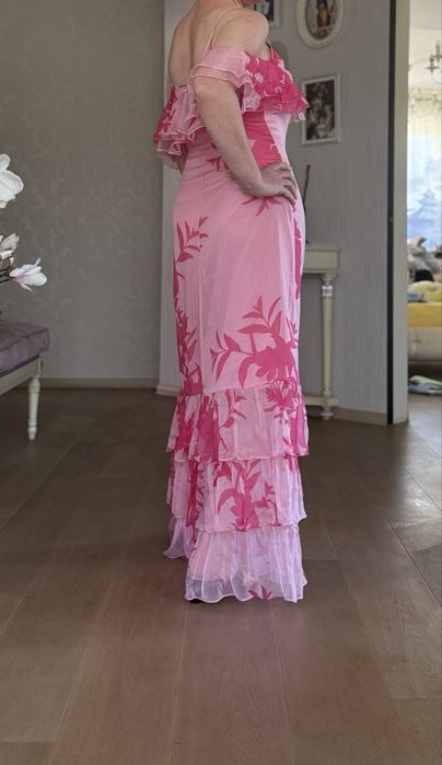 Елегантна рокля Guess