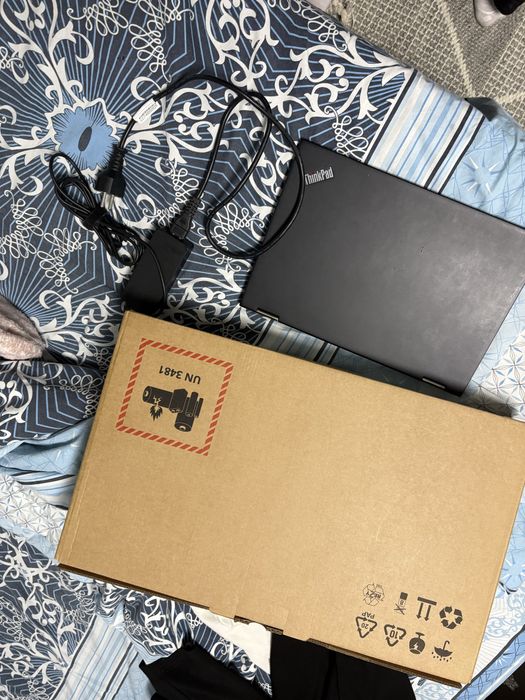 Leptop lenovo cu ecran cu touch