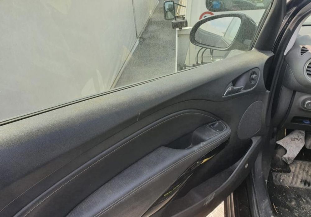 Opel Adam на части