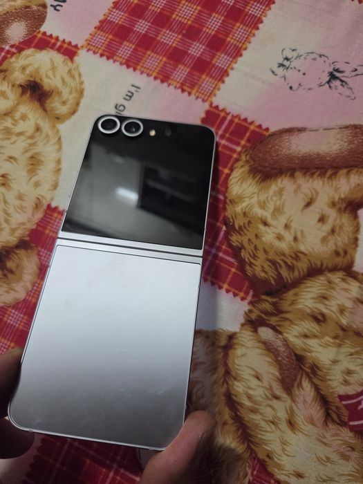 Samsung Flip 6 . 256 gb tiniq holatda