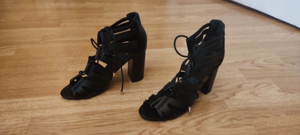 Vând sandale piele mărimea 37