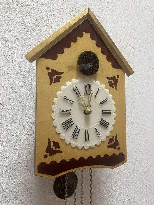 Антикварные часы  с кукушкой -новые