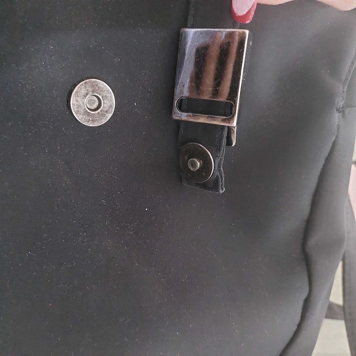 Черна малка раница