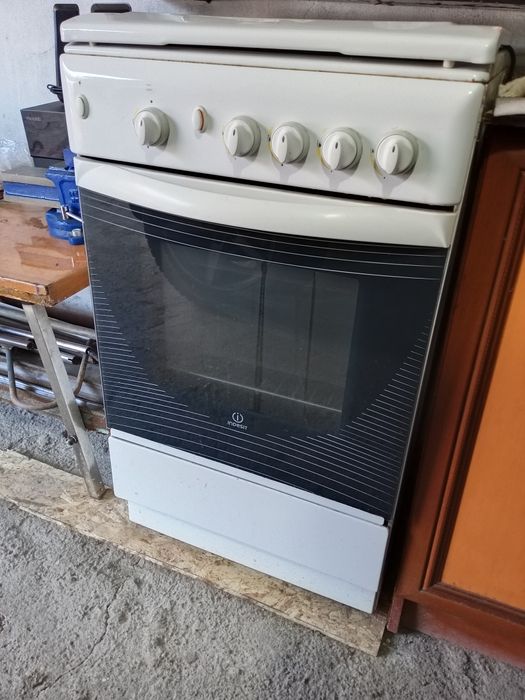 Продам газовую плиту