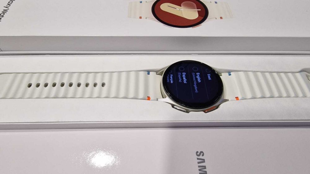 Часовник Samsung Galaxy Watch7 40mm 1г гаранция + резервна каишка