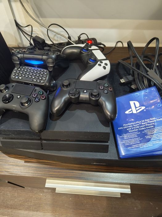 PlayStation 4, 500gb  + 4 controlere+ 2 jocuri + cablu adaptor PS vr