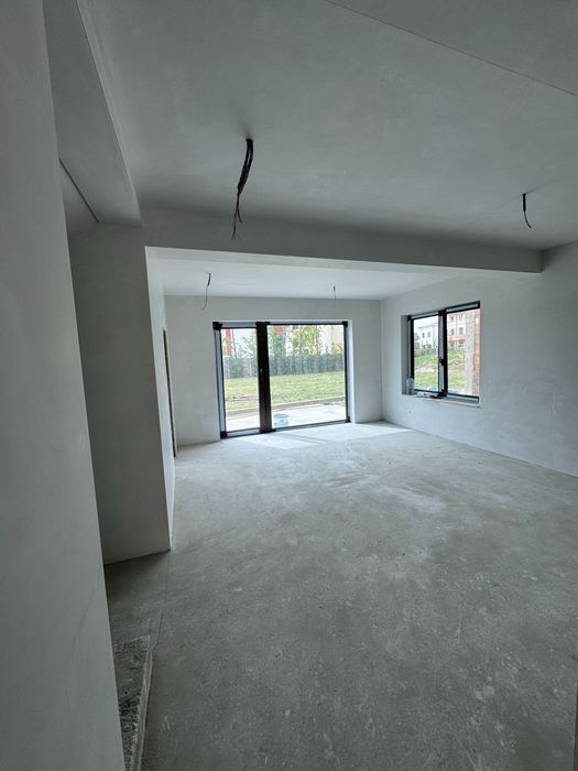 Casa / Duplex în Braytim / Uzina de apa / Antena , 4 dormitoare, 3 bai  bucatarie inchisa , curte  cu intimitate, acces privat.