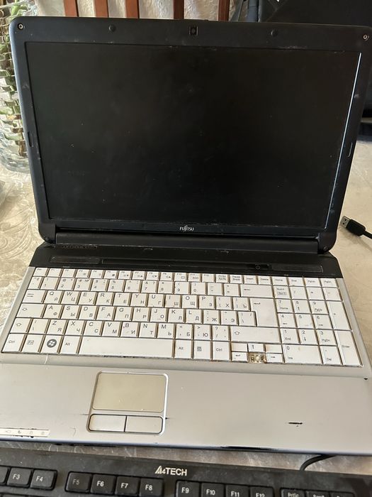 Ноутбук старый Fijutsu