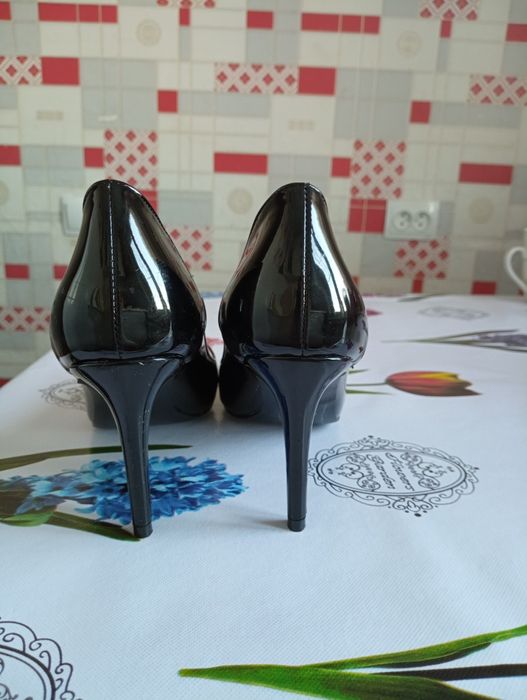 Продам туфли черного цвета