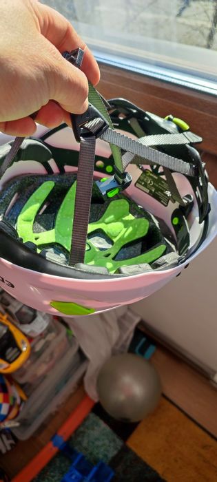 Casca echipamente de munte