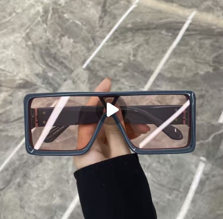 Стильный ультрамодный аксессуар