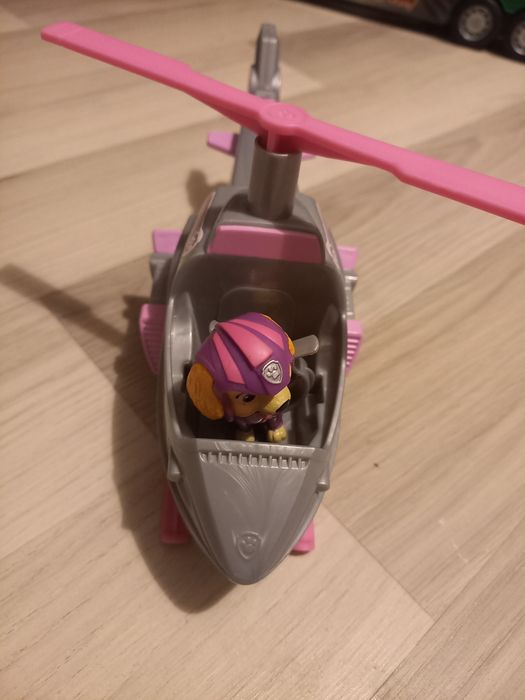 Set Paw Patrol - Vehicul Deluxe cu figurina Skye