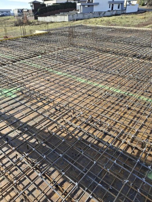 Vand Casa Zona Colinelor la gri (semifinisat) cu teren 350 mp2