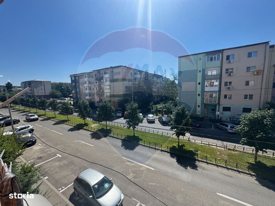 Apartament cu 4 camere de vânzare în zona Craiovita Noua