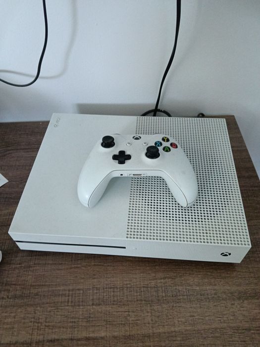 Pachet Xbox One S (Model cu disc) + Căști Wireless Redmi - Stare foarte bună