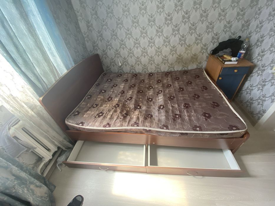 двухспальная кровать