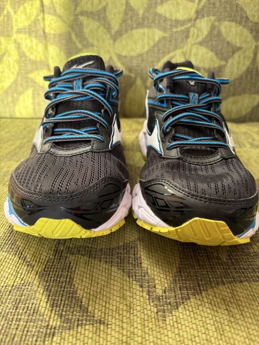 Маратонки Brooks и Mezuno