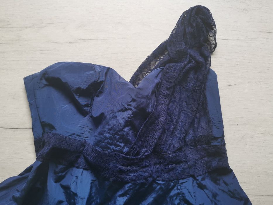 Официална рокля с дантела