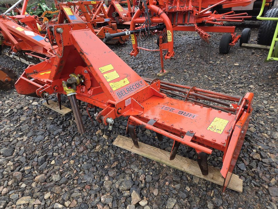 Grapa Rotativa Kuhn Belrecolt HRB 251-2,5 m
