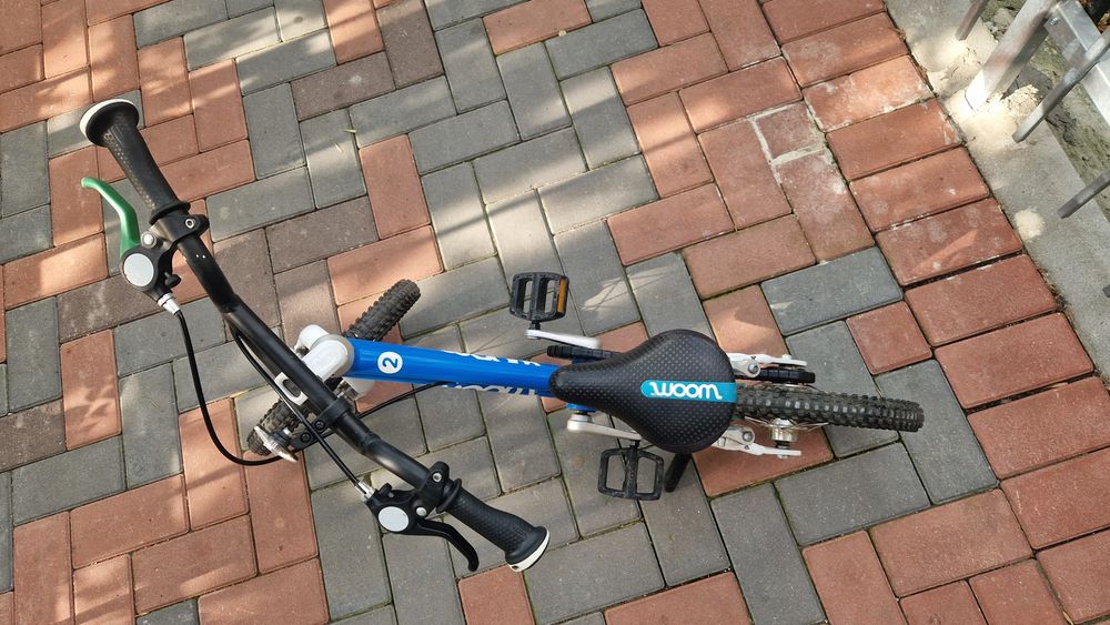Bicicleta Woom 2 albastra cu cric