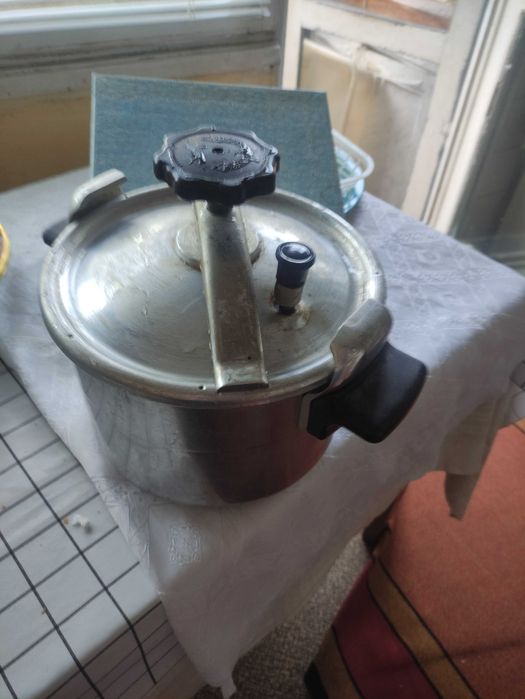 Тенджера под налягане