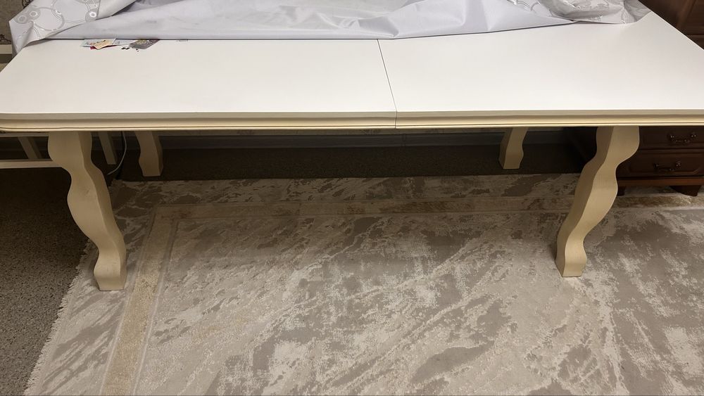 Продам большой стол.